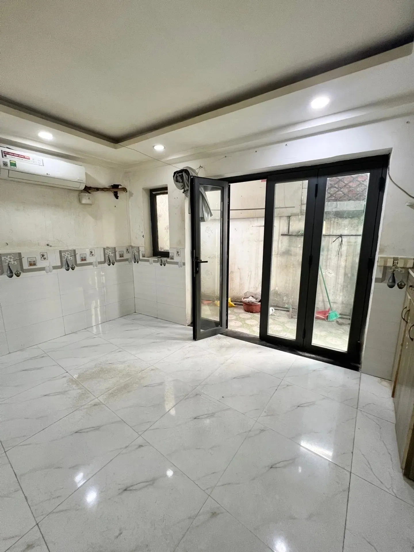 Bán nhà hẻm Phạm Thế Hiển, Quận 8 - 24m2, 2 tầng, giá 2.1 tỷ
